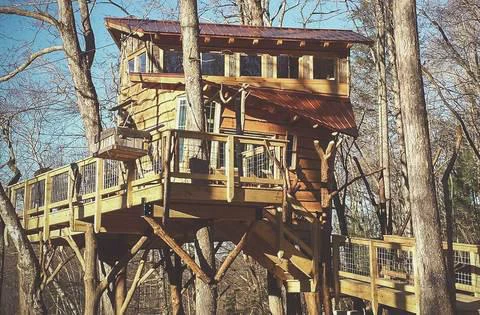 Blue Ridge Treehouse at Bear Claw Vineyards | Blue Ridge, GA